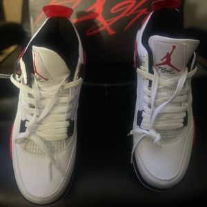 AIR JORDAN 4 RETRO (RED CEMENT) SIZE 9 MEN BRAND NEW